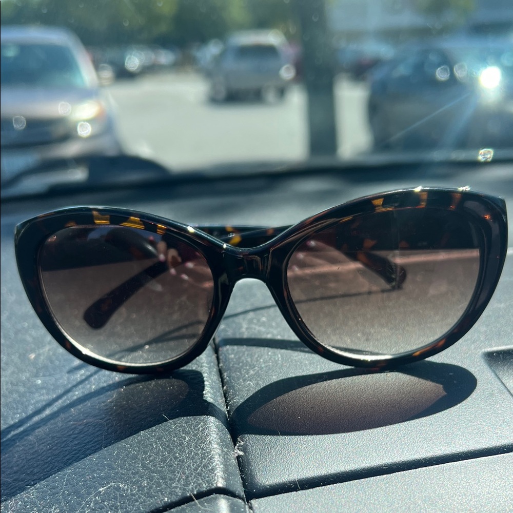 Daisy Fuentes Brown Cat-Eye Sunglasses - Picture 1 of 3